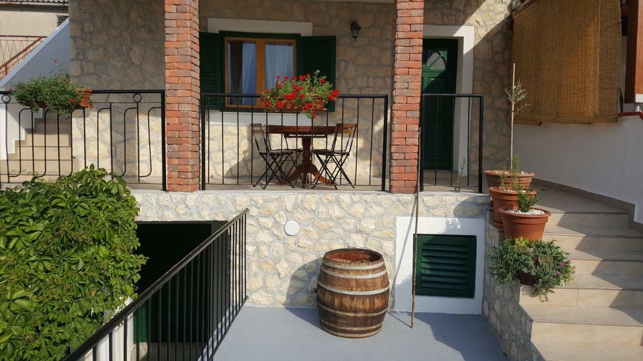 Apartment Cernesa Ražanac Exteriér fotografie