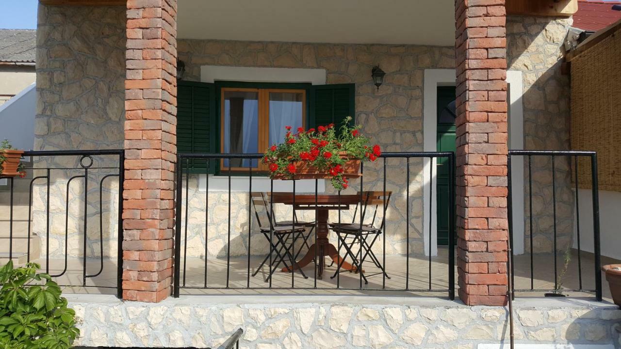 Apartment Cernesa Ražanac Exteriér fotografie